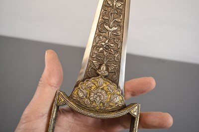 Lot 80 - A FINE LATE 19TH OR EARLY 20TH CENTURY INDIAN KATAR