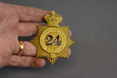 Lot 782 - A 24TH REGIMENT OF FOOT VICTORIAN OFFICER'S QUILTED PATTERN SHAKO PLATE