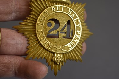 Lot 782 - A 24TH REGIMENT OF FOOT VICTORIAN OFFICER'S QUILTED PATTERN SHAKO PLATE